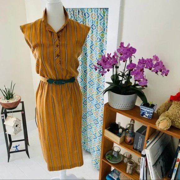 Vintage 1960s sleeveless shirt dress with belt (size XS) - Picture 1 of 7
